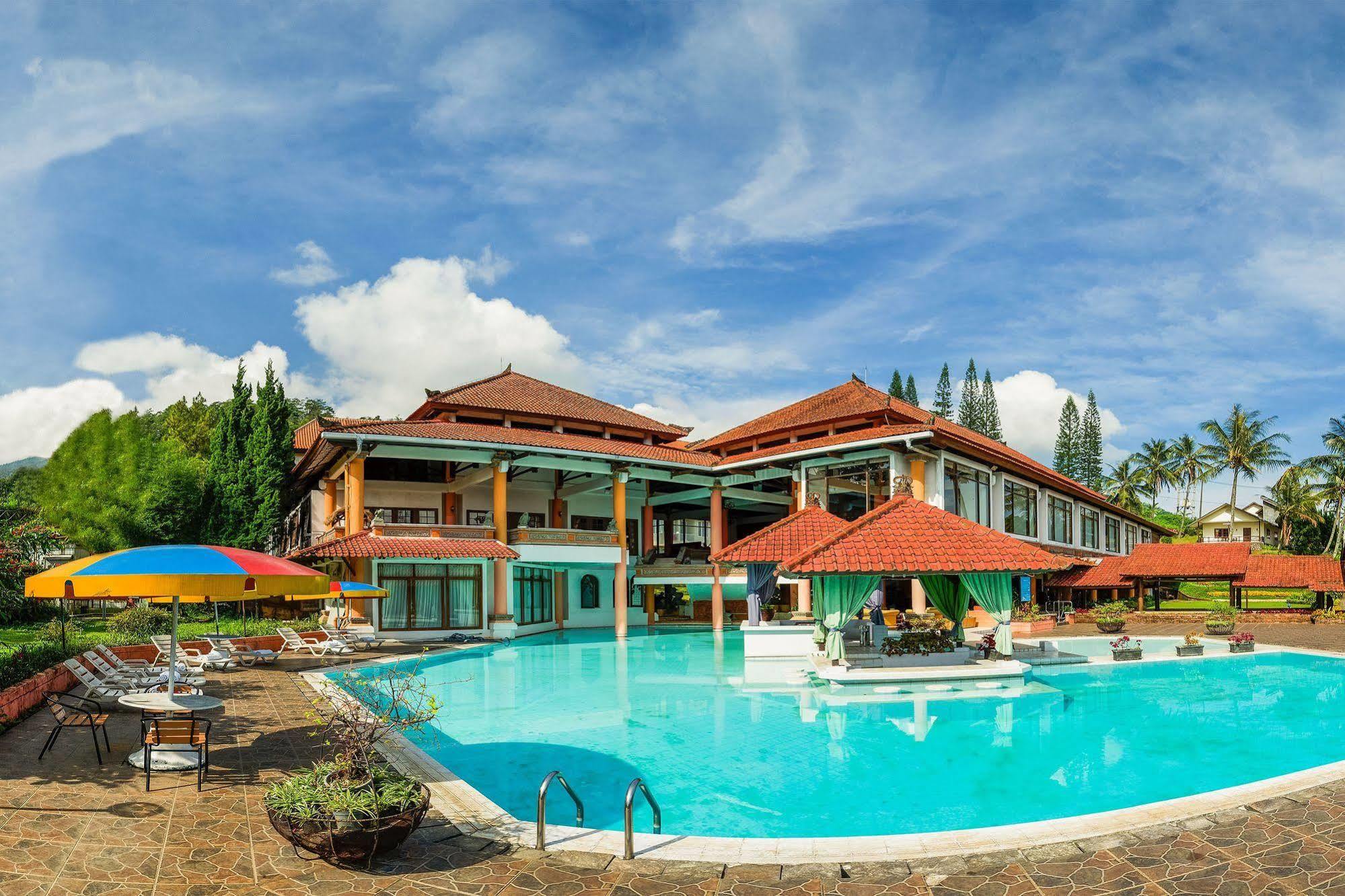 Royal Hotel And Villas Травас Екстер'єр фото