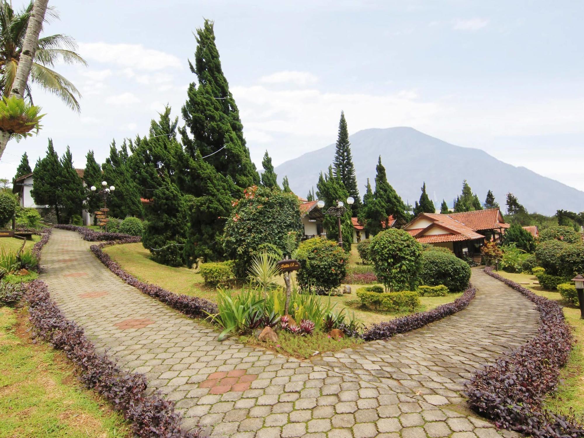 Royal Hotel And Villas Травас Екстер'єр фото